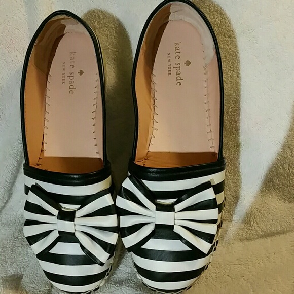 kate spade Shoes - Kate Spade flats w/ bow